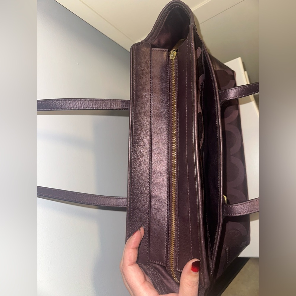 Signature Coach Taylor Op Art Alexis Carry All Tote! Purple! - Picture 5 of 8